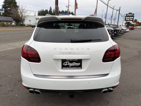 Used 2014 Porsche Cayenne Turbo S image 5