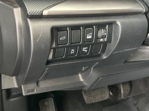 Used 2019 Subaru Forester Premium AWD/4WD image 33