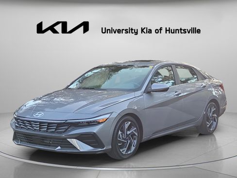 Used 2025 Hyundai Elantra SEL FWD image 3