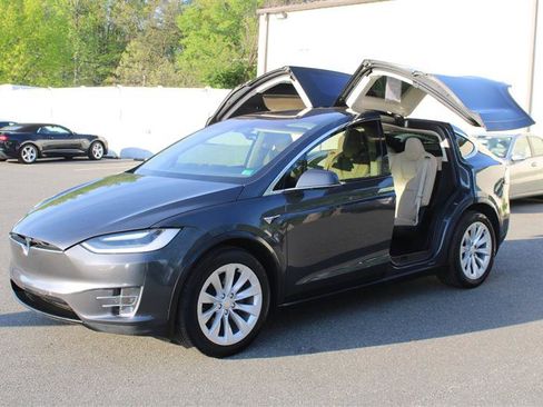 Used 2016 Tesla Model X 75D image 5