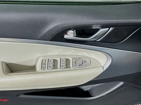 Used 2025 Genesis G70 2.5T image 15