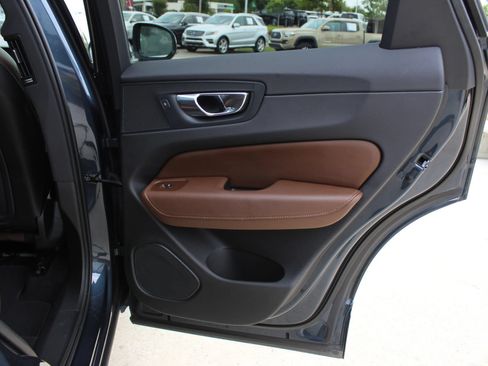 Used 2018 Volvo XC60 T5 Momentum w/ Convenience Package AWD/4WD image 23