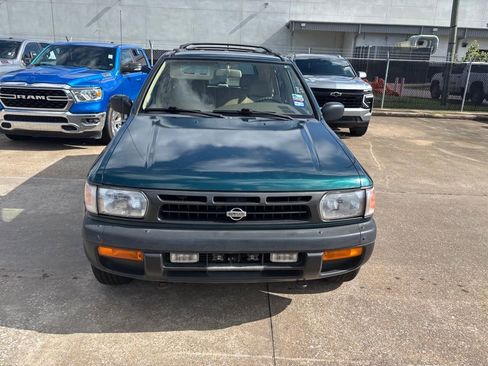 Used 1997 Nissan Pathfinder LE RWD image 2