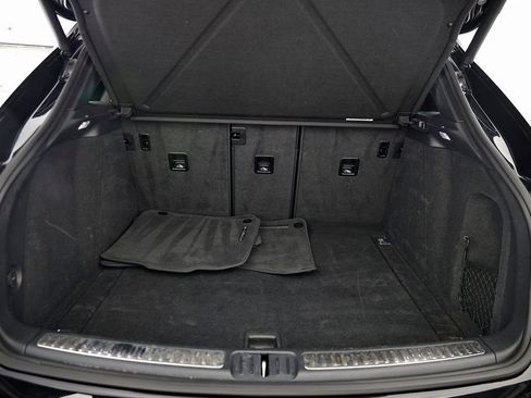 Used 2023 Porsche Macan Turbo image 32