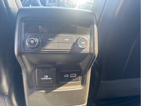 Used 2023 GMC Acadia SLT FWD image 15