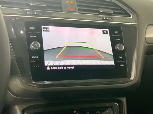 Used 2022 Volkswagen Tiguan SE image 13