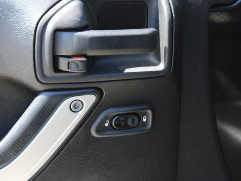Used 2015 Jeep Wrangler Unlimited Sahara AWD/4WD image 26