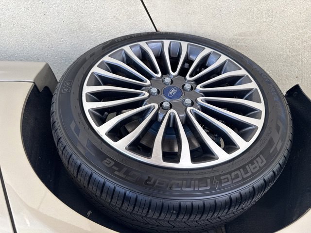 Used 2017 Ford Fusion SE w/ Fusion SE Technology Package FWD image 36