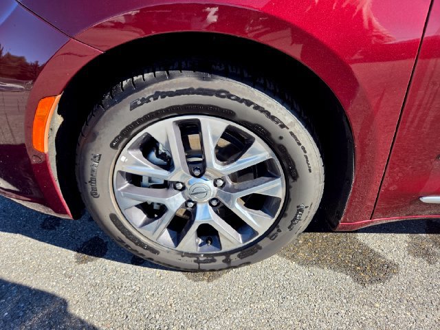 Used 2023 Chrysler Pacifica Pinnacle FWD image 29