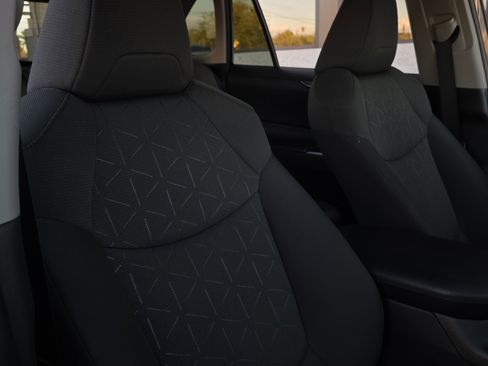 Used 2022 Toyota RAV4 XLE image 25