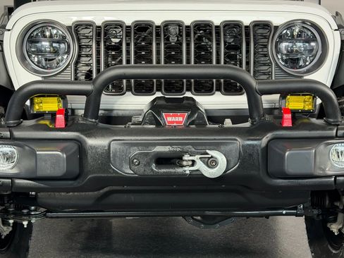 Used 2024 Jeep Wrangler Unlimited Rubicon w/ Capability Package image 4