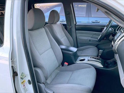 Used 2014 Toyota Tacoma PreRunner image 9