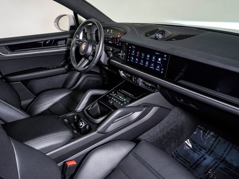 Certified 2025 Porsche Cayenne Coupe image 14