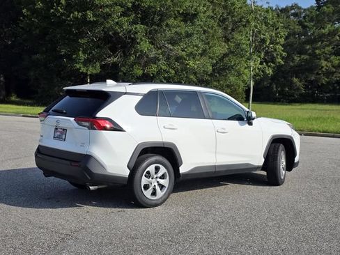 Used 2021 Toyota RAV4 LE AWD/4WD image 5