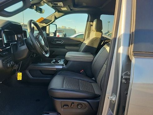 Used 2025 Chevrolet Silverado 2500 ZR2 w/ Technology Package AWD/4WD image 9