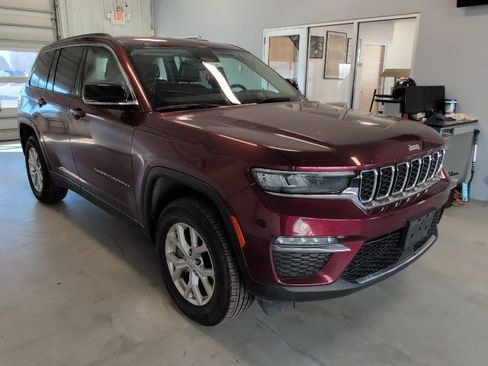Used 2023 Jeep Grand Cherokee Limited image 7