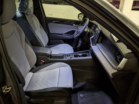 New 2025 Volkswagen Tiguan SE R-Line image 22