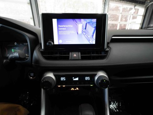 Used 2025 Toyota RAV4 XLE image 17