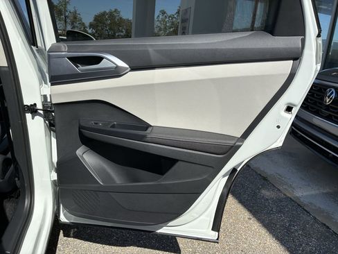 New 2026 Volkswagen Taos SE image 32