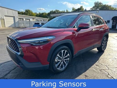 Used 2023 Toyota Corolla Cross XLE image 7