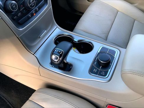 Used 2014 Jeep Grand Cherokee Limited w/ Luxury Group II AWD/4WD image 17