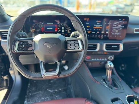 Used 2025 Ford Mustang Premium image 19