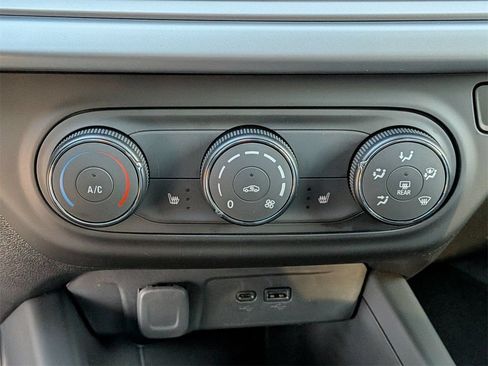 New 2026 Chevrolet Trax LS w/ LS Convenience Package FWD image 18