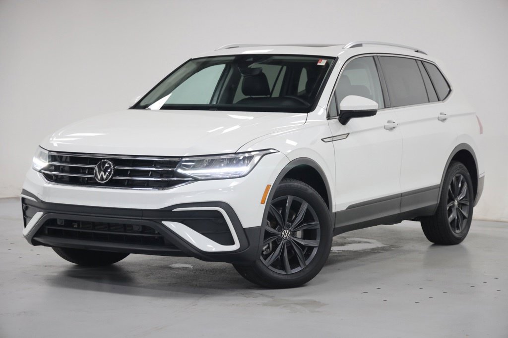 Used 2023 Volkswagen Tiguan SE w/ Panoramic Sunroof Package AWD/4WD image 1