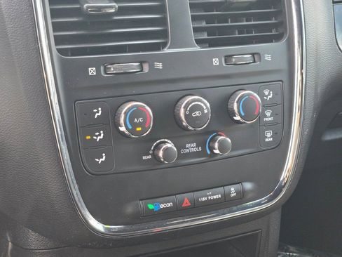 Used 2020 Dodge Grand Caravan SE FWD image 26