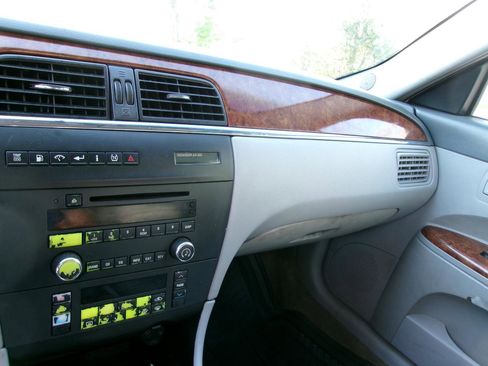 Used 2006 Buick LaCrosse CXL image 11