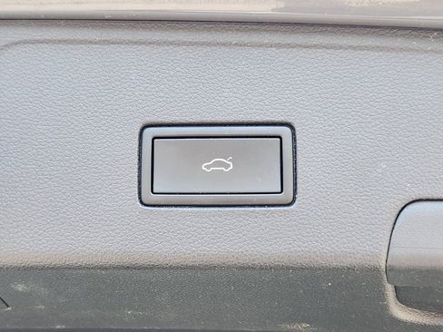 Used 2021 Volkswagen Atlas Cross Sport SE image 16