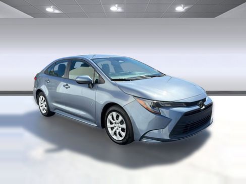 Used 2023 Toyota Corolla LE FWD image 7