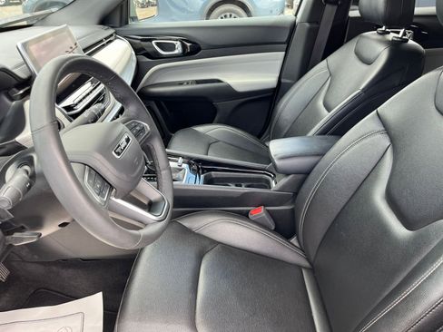 Used 2025 Jeep Compass Limited image 28