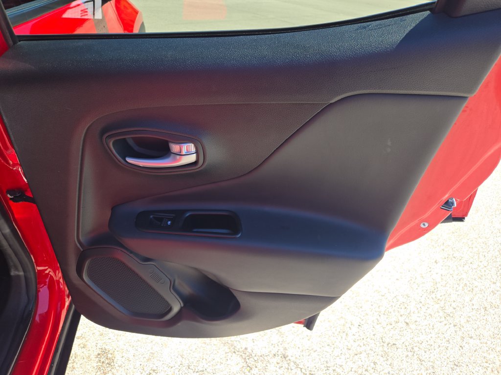 Used 2023 Jeep Renegade Trailhawk AWD/4WD image 9