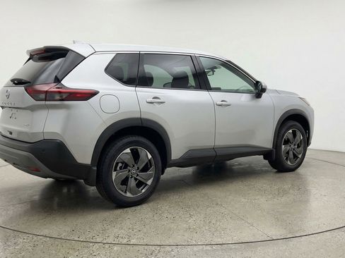 Used 2025 Nissan Rogue SV FWD image 9