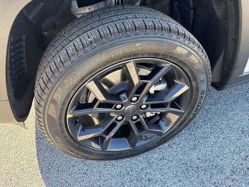 New 2025 Jeep Grand Cherokee L Limited w/ Trailer Tow Package image 24