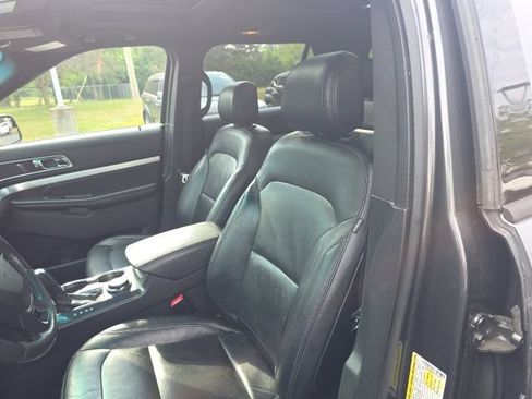 Used 2016 Ford Explorer XLT w/ Equipment Group 202A AWD/4WD image 13