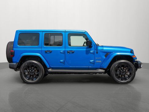 Used 2023 Jeep Wrangler Unlimited Sahara w/ Cold Weather Group AWD/4WD image 8