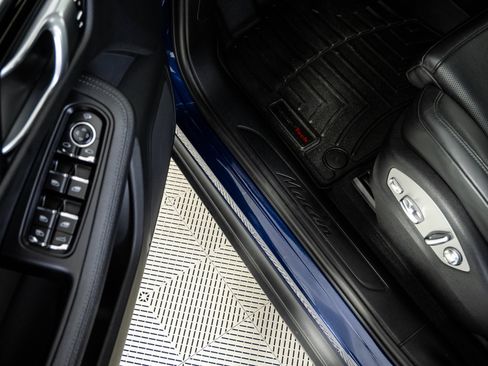 Certified 2023 Porsche Macan AWD/4WD image 7