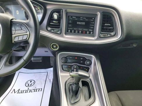 Used 2019 Dodge Challenger SXT image 8