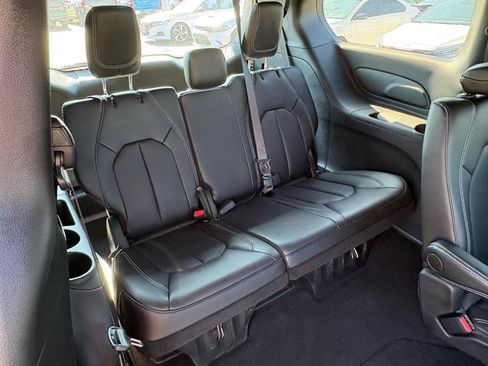 Used 2026 Chrysler Pacifica Select FWD image 29