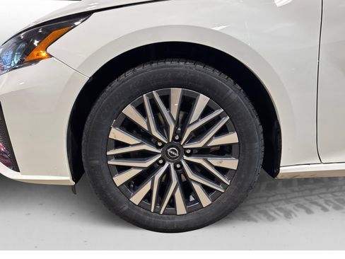 Used 2025 Nissan Altima 2.5 SV image 44