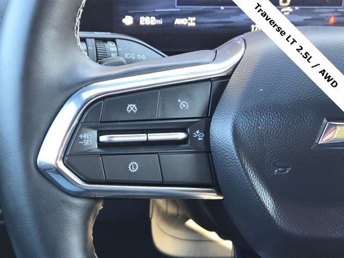 Used 2025 Chevrolet Traverse LT image 26