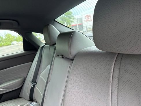 Used 2019 Toyota Avalon Limited FWD image 10
