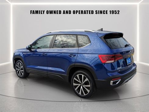 Certified 2023 Volkswagen Taos SE image 5