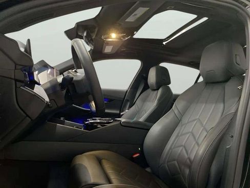 Used 2025 BMW i5 eDrive40i image 24