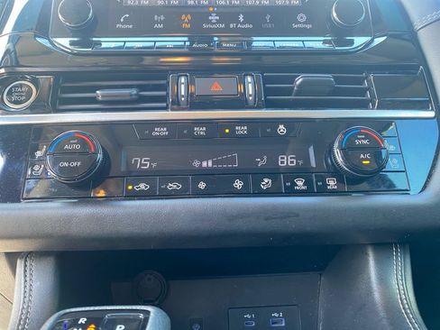 Used 2023 Nissan Pathfinder Platinum FWD image 17