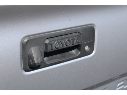 Used 2018 Toyota Tacoma TRD Off-Road w/ Technology Package image 33