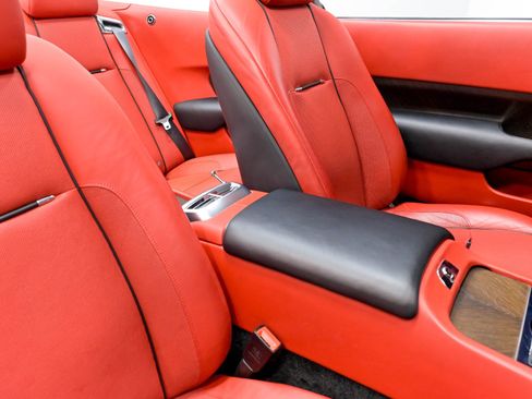Used 2017 Rolls-Royce Dawn RWD image 62