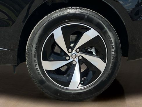 Used 2025 Jaguar F-PACE R-Dynamic S image 13